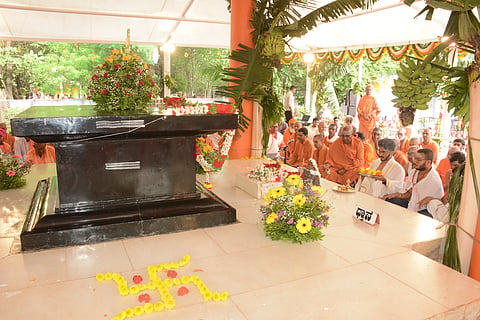 Commemoration ceremony at Jnanyogashram