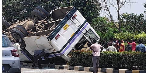 DEVANAHALLY BUS ACCIDENT 01