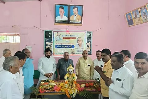 Decision to install bronze statue of Basaveshwara