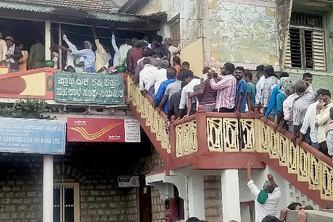 Farmers angry over lack of urea fertilizer