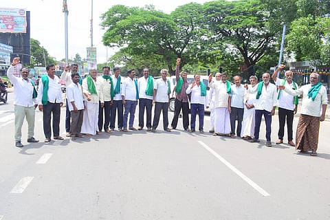 Farmers protest against the state government Mandya