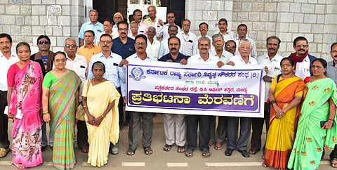Govt Retired Employees Protest Mandya