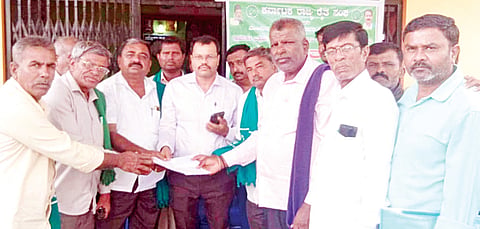 HUN-JULY-2-6(RAITHA SANGHA STRIKE)