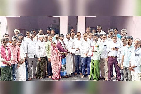 Hagaribommanahalli formars protest