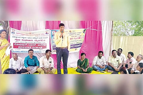 Hagaribommanahalli grama sabhe