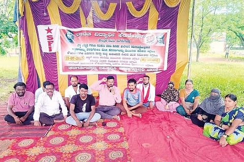 Hutti students protest