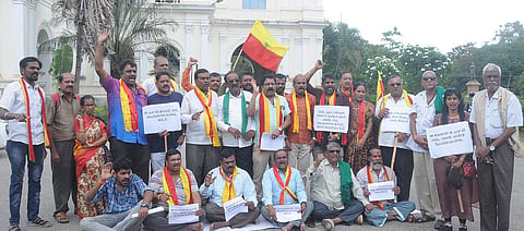Karnataka sena pade protest against GST