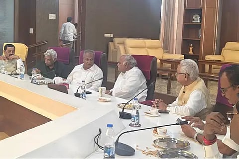 SHIVANANDA PATIL MEETING GRAPS FARMERS