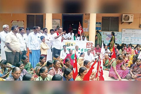 Sindhanour Narega workers protest