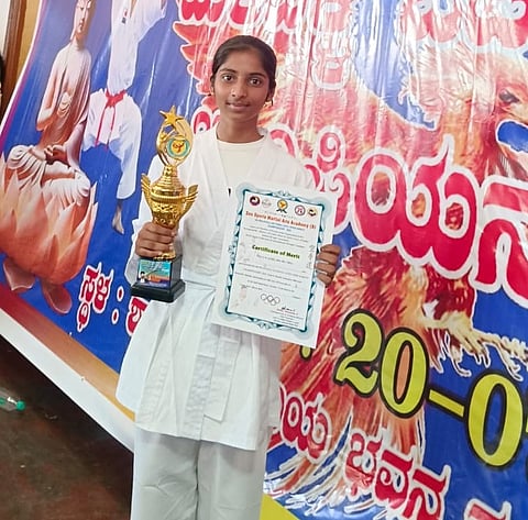Varuna first in karate Mandya