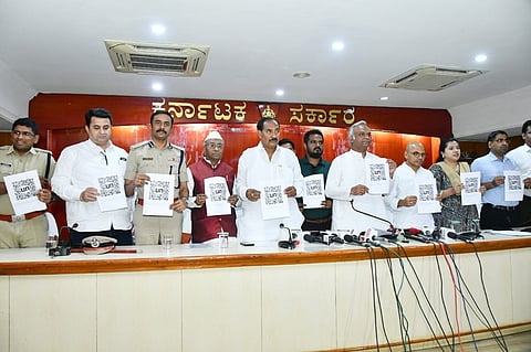 district incharge minister press meet photos (7)
