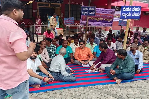palike poura karmikas protest