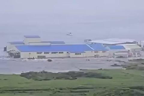 Tsunami hits Russia