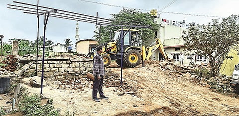 02-kkr1(8-25 anganavadi school bdg demolish