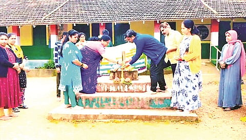 ತ್ಯಾಗರಾಜ ಕಾಲನಿಯಲ್ಲಿರುವ ಸರ್ಕಾರಿ ಶಾಲೆಯಲ್ಲಿ ಆಯೋಜಿಸಿದ್ದ ಕಾರ್ಯಕ್ರಮವನ್ನು ಹನುಮಂತ ಅಂಗಡಿ ಉದ್ಘಾಟಿಸಿದರು.
