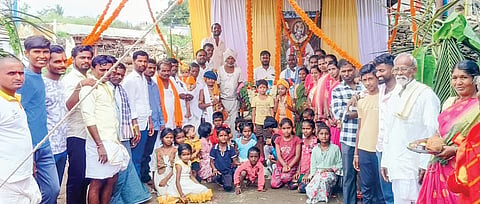 ಅಳವಂಡಿಯಲ್ಲಿ ಶ್ರೀ ಕೃಷ್ಣ ಜನ್ಮಾಷ್ಟಮಿ ಆಚರಿಸಲಾಯಿತು. ಪ್ರಮುಖರಾದ ಯಂಕಣ್ಣ, ಕೇಶಪ್ಪ, ಮಾರುತೇಶ, ಗ್ಯಾನಪ್ಪ ಶಿವಗ್ಯಾನಪ್ಪ, ಮಾರುತಿ, ಪರಮೇಶಪ್ಪ ಇತರರಿದ್ದರು.