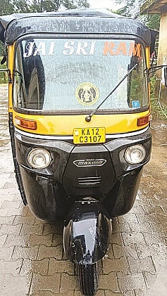 ಗರ್ಭಿಣಿಯನ್ನು ಆಸ್ಪತ್ರೆಗೆ ಕರೆದೊಯ್ದ ಆಟೋರಿಕ್ಷಾ. 