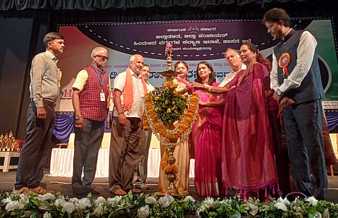 ಬಡವರಿಗೆ ಭೂಮಿ ನೀಡಿ ಬೆಳಕಾದ ಅರಸು