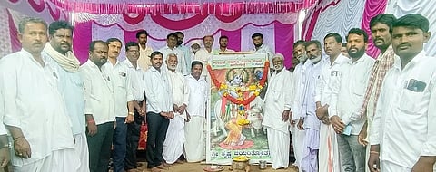 ಯಲಬುರ್ಗಾ ತಾಲೂಕಿನ ಹುಲೇಗುಡ್ಡದಲ್ಲಿ ಶ್ರೀಕೃಷ್ಣ ಜಯಂತಿ ಆಚರಿಸಲಾಯಿತು. ನ್ಯಾಯವಾದಿ ಕುದುರೆಯಲ್ಲಪ್ಪ ಮಾಲಿಗೌಡ್ರು, ಶಿಕ್ಷಕ ಸಂತೋಷ ಕುಲಕರ್ಣಿ, ಮುಖ್ಯಶಿಕ್ಷಕರಾದ ಬಾಳಪ್ಪ ಬಂಡ್ಲಿ, ಈರಪ್ಪ ಗಾಣಿಗೇರ, ಗುರುನಾಥ್ ಗಡ್ಡದ, ಗ್ರಾಪಂ ಮಾಜಿ ಸದಸ್ಯ ಹನುಮಪ್ಪ ಮಾಲಿಗೌಡ್ರು ಇತರರಿದ್ದರು.