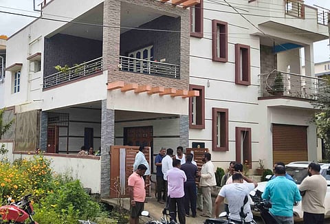 ಚಿನ್ನಾಭರಣ, ನಗದು ದೋಚಿದ ಖದೀಮರು