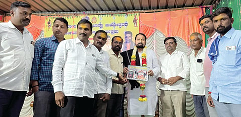 25Athanigrameen5