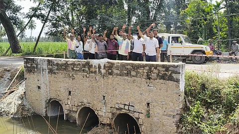 Gopalpur villagers protest Mandya