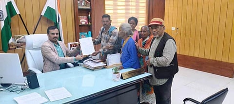 HUN-AUG-27-6(ADIVASI MEMORENDUM)