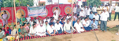 HUN-AUG-28-2(EX SERVICEMEN STRIKE)