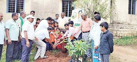 ಪರಿಸರ ಮಹತ್ವದ ಕುರಿತು ಅರಿವು ಬೆಳೆಸಿಕೊಳ್ಳಿ
