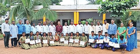 Karadigudda Government High School receives Samagra Veeragrani Award