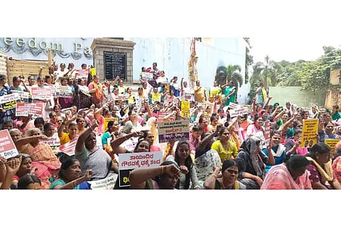 Mahila morcha protest