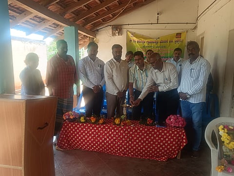 ಹನಗೋಡು ಹೋಬಳಿಯ ತಟ್ಟೆಕೆರೆ ಶ್ರೀ ಮಾರುತಿ ಪ್ರೌಢಶಾಲೆಯಲ್ಲಿ ಶ್ರೀ ಕ್ಷೇತ್ರ ಧರ್ಮಸ್ಥಳ ಗ್ರಾಮಾಭಿವೃದ್ಧಿ ಯೋಜನೆ ವತಿಯಿಂದ ಆಯೋಜಿಸಿದ್ದ ಸ್ವಾಸ್ಥೃ ಸಂಕಲ್ಪ ಕಾರ್ಯಕ್ರಮವನ್ನು ಗಣ್ಯರು ಉದ್ಘಾಟಿಸಿದರು. ನಾರಾಯಣಶೆಟ್ಟಿ, ಲಕ್ಷ್ಮೀನಾರಾಯಣ್, ದಾ. ರಾ.ಮಹೇಶ್, ನೇರಳಕುಪ್ಪೆ ಮಹದೇವ್ ಇತರರು ಇದ್ದರು.