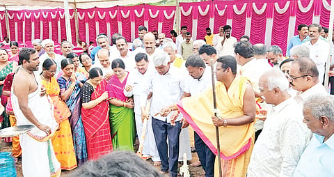ಮೂಗೂರಿನಲ್ಲಿ ಭವನ ನಿರ್ಮಾಣಕ್ಕೆ ಚಾಲನೆ