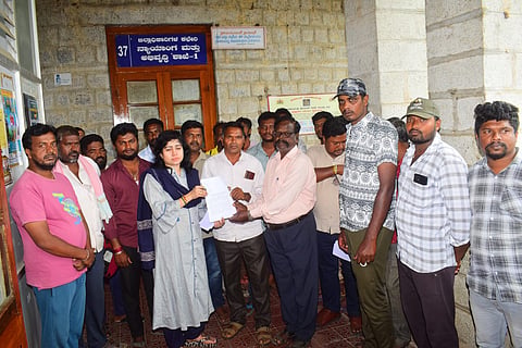 Protest by Chennanakere villagers Mandya