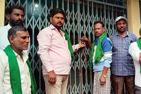 Protest by locking down veterinary hospital