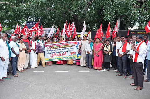 Protest from Samyukta Horata Karnataka Mandya