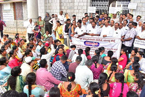 Srikshetra Dharmasthala devotees protest Mandya