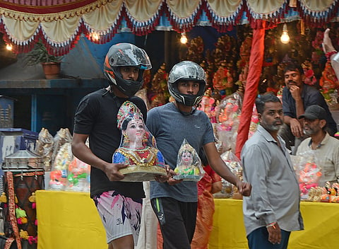 Sudhee_26_Ganesha_Purchase_@_RV_Road (9)