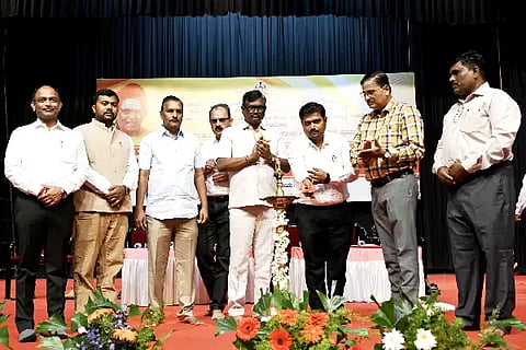 VYASANAMUKTA DINACHARANE