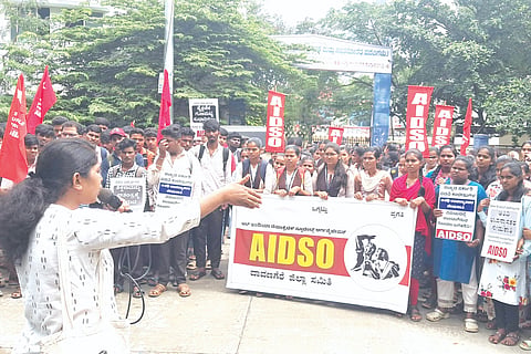 dvg-aidso-protest.jpg
