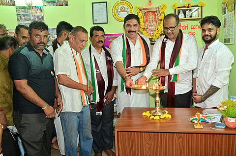 mng-19aug-auto office