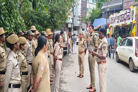 police brifing meet
