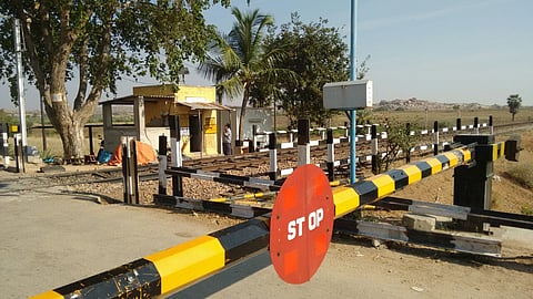 railway-gate