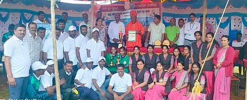 ಬೆಟ್ಟದಪುರದ ಅಕ್ಕಮಹಾದೇವಿ ಕ್ರೀಡಾಂಗಣದಲ್ಲಿ ನಡೆದ ಹೋಬಳಿ ಮಟ್ಟದ ಕ್ರೀಡಾಕೂಟದಲ್ಲಿ ಎಸ್‌ಎಂಎಸ್ ಶಾಲೆಯು ಸಮಗ್ರ ಪ್ರಶಸ್ತಿ ಪಡೆದ ಹಿನ್ನೆಲೆಯಲ್ಲಿ ವಿಜೇತ ವಿದ್ಯಾರ್ಥಿಗಳನ್ನು ಅಭಿನಂದಿಸಲಾಯಿತು.