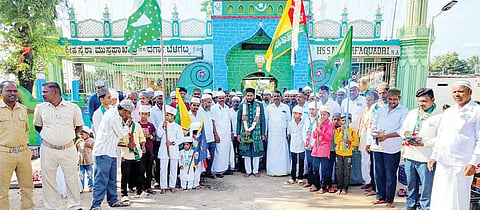 ಅಳವಂಡಿ ಸಮೀಪದ ಬೆಳಗಟ್ಟಿ ಗ್ರಾಮದಲ್ಲಿ ನಡೆದ ಈದ್‌ಮಿಲಾದ್ ಮೆರವಣಿಗೆಗೆ ಸೈಯದ್ ಮುಸ್ತಪಾ ಖಾದ್ರಿ ಗುರುಗಳು ಚಾಲನೆ ನೀಡಿದರು, ಪ್ರಮುಖರಾದ ಖಾದರಸಾಬ್, ಹೊನ್ನಪ್ಪಗೌಡ, ಕನಕನಗೌಡ, ಕೋಟೆಪ್ಪ, ಮರಿಯಪ್ಪ, ಗೂಡುಸಾಬ್, ಮೋದಿನಸಾಬ್ ಇತರರಿದ್ದರು.