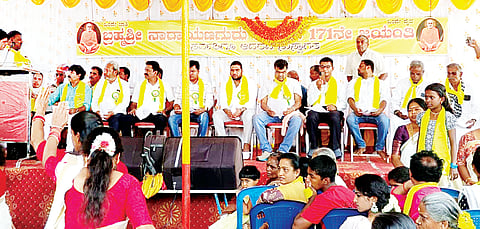 07HDK04 NArayana GURU