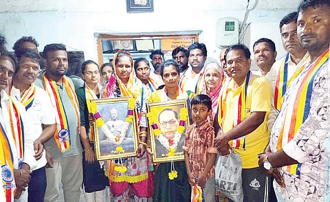 ಕಂಪ್ಲಿ ಸಕ್ಕರೆ ಕಾರ್ಖಾನೆ ಪ್ರದೇಶದ ಅಬ್ದುಲ್ ಶಾರುಖ್ ಮನೆಯಲ್ಲಿ ಮನೆಯಲ್ಲಿ ಕರ್ನಾಟಕ ಬೌದ್ಧ ಸಮಾಜದಿಂದ ಬುದ್ಧ ಪೂರ್ಣಿಮೆ ಆಚರಿಸಲಾಯಿತು. ಪ್ರಮುಖರಾದ ಸುಗ್ಗೇನಹಳ್ಳಿ ರಮೇಶ್, ಪಿ.ಸಿ.ಅಂಜಿನಪ್ಪ, ಎಚ್.ಸಿ.ರಾಘವೇಂದ್ರ, ಅಮೀನಾ ಇತರರಿದ್ದರು.