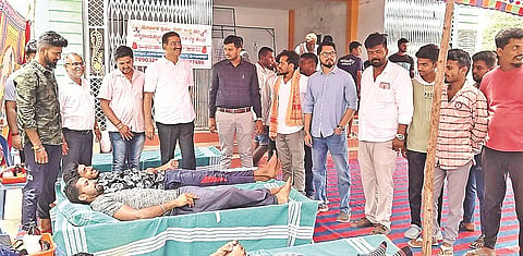 ಕಿಕ್ಕೇರಿಯಲ್ಲಿ ಆಯೋಜಿಸಿದ್ದ ಶಿಬಿರದಲ್ಲಿ ಹಲವರು ರಕ್ತದಾನ ಮಾಡಿದರು. ಮಲ್ಲಿಕಾರ್ಜುನ, ಅಕ್ಷಯ್, ಗಂಜಿಗೆರೆ ಮಹೇಶ್, ಪವನ್, ಚೇತನ್, ಭರತ್, ದರ್ಶನ್ ಇದ್ದರು. 