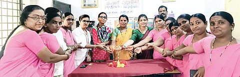 ಸಿದ್ದಾಪುರ ಪ್ರಾಥಮಿಕ ಆರೋಗ್ಯ ಕೇಂದ್ರದಲ್ಲಿ ಸ್ವಸ್ಥನಾರಿ ಸಶಕ್ತ ಪರಿವಾರ ಅಭಿಯಾನಕ್ಕೆ ಗ್ರಾಪಂ ಅಧ್ಯಕ್ಷೆ ಶಿವಗಂಗಾ ಪಂಪಾಪತಿ ಚಾಲನೆ ನೀಡಿದರು. ಆಸ್ಪತ್ರೆಯ ಆಡಳಿತ ವೈದ್ಯಾಧಿಕಾರಿ ಶರಣಪ್ಪ ಚಕೋತಿ, ಆಯುಷ್ ವೈದ್ಯಾಧಿಕಾರಿ ಸ್ಮಿತಾ, ಪ್ರಾಥಮಿಕ ಆರೋಗ್ಯ ಸುರಕ್ಷಾ ಅಧಿಕಾರಿ ರೇಖಾ, ಫಾರ್ಮಸಿ ಅಧಿಕಾರಿ ಶಿಲ್ಪಾಶ್ರೀ, ಶುಶ್ರೂಷ ಅಧಿಕಾರಿ ಸಾಬೇರಾ ಬೇಗಂ ಇತರರಿದ್ದರು.