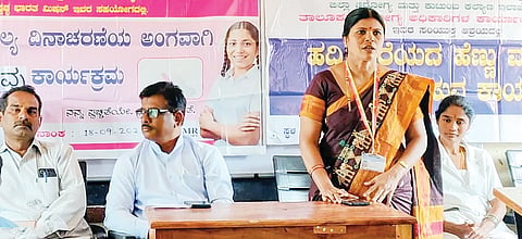 ನಿಲೋಗಿಪುರದಲ್ಲಿ ಹಮ್ಮಿಕೊಂಡಿದ್ದ ಸ್ವಸ್ಥ ನಾರಿ ಸಶಕ್ತ ಪರಿವಾರ ಅಭಿಯಾನದಲ್ಲಿ ಬಿಎಚ್‌ಇಒ ಗಂಗಮ್ಮ ಮಾತನಾಡಿದರು. ಮುಖ್ಯಶಿಕ್ಷಕ ಗುರುರಾಜ ಪಾಟೀಲ, ಆರೋಗ್ಯ ಇಲಾಖೆ ಸಿ.ಎಚ್.ಪ್ರತಿಭಾ, ಶೋಭಾ, ರೇಷ್ಮಾ ಇದ್ದರು.